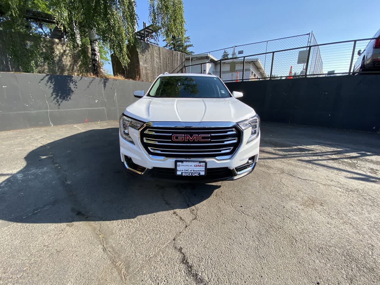 Used 2024 GMC Terrain SLT AWD/4WD image 9