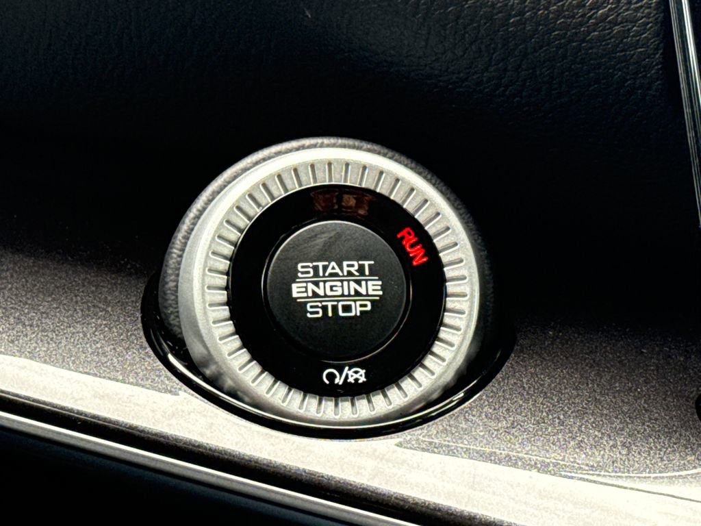 Used 2023 Jeep Wagoneer 4WD image 26