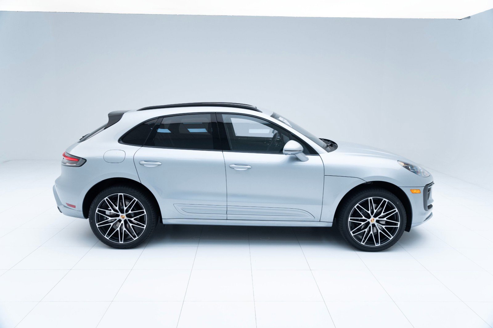 New 2025 Porsche Macan image 8