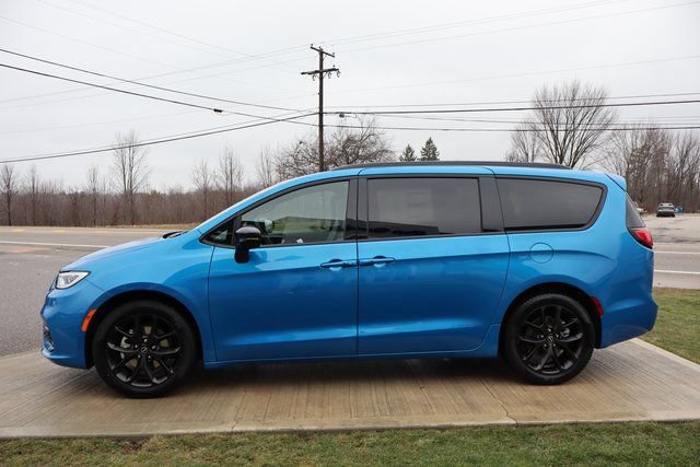 New 2026 Chrysler Pacifica Select w/ S Appearance Package FWD image 28