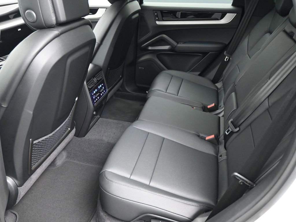 Certified 2025 Porsche Cayenne AWD/4WD image 5
