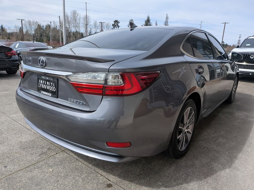 Used 2016 Lexus ES 300h w/ Luxury Package w/Wood Trim image 6