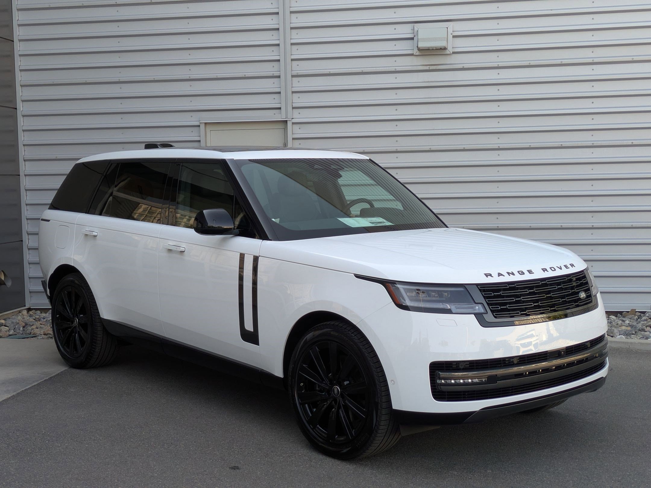 New 2025 Land Rover Range Rover Long Wheelbase SE image 7