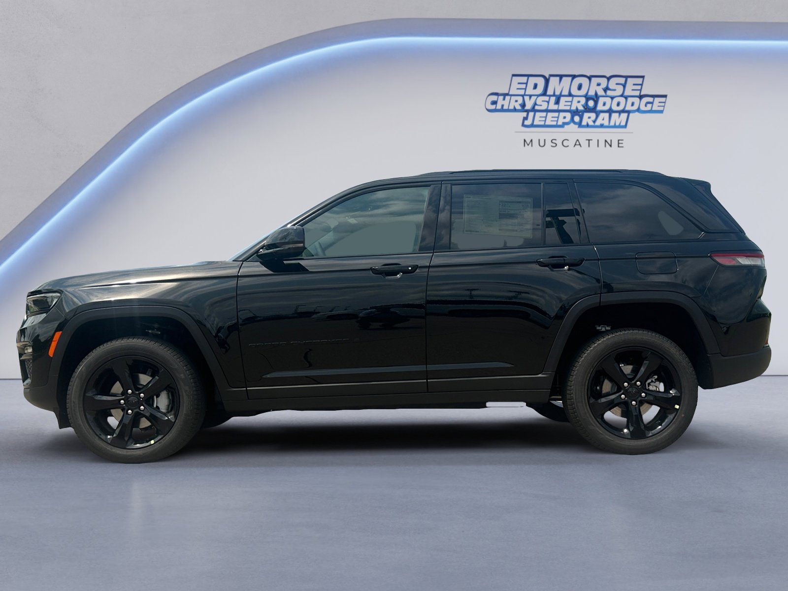 New 2025 Jeep Grand Cherokee Limited w/ Black Appearance Package image 2