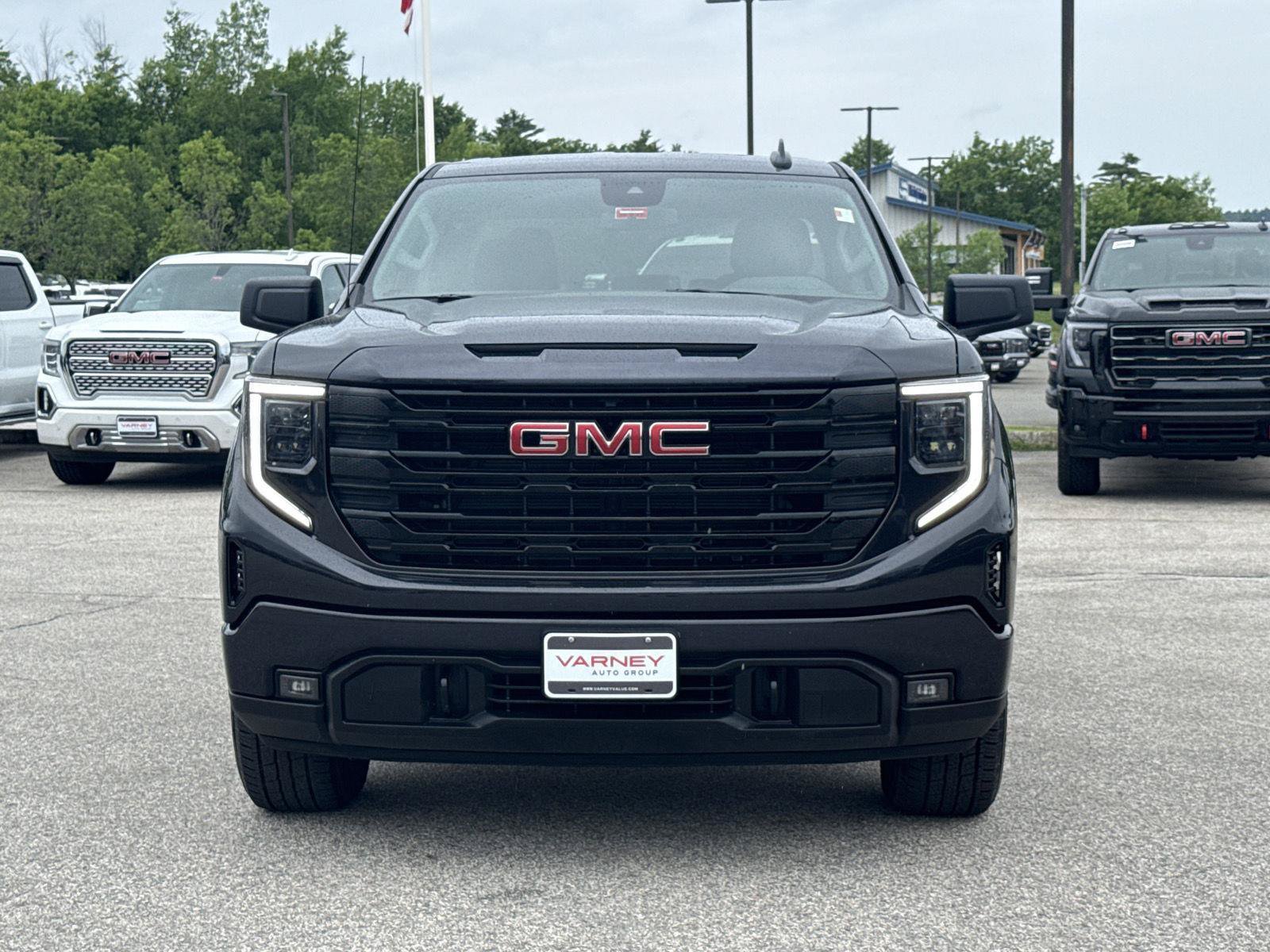 Used 2025 GMC Sierra 1500 Elevation AWD/4WD image 2