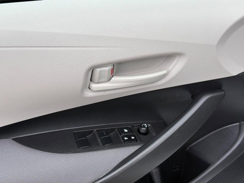 Used 2022 Toyota Corolla LE image 18