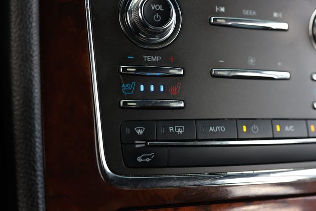 Used 2016 Lincoln Navigator Select RWD image 37