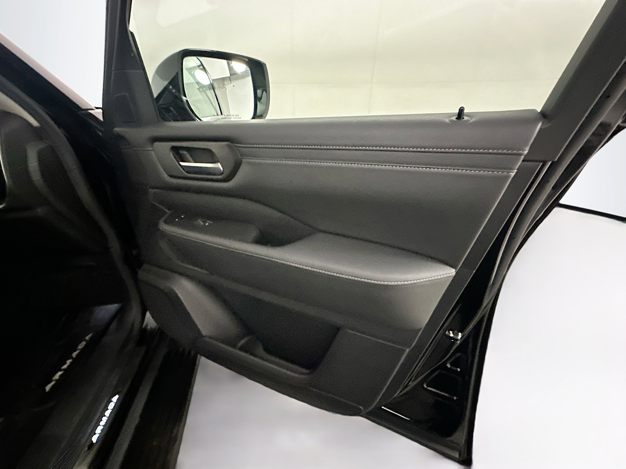 Used 2025 Nissan Armada SV image 32