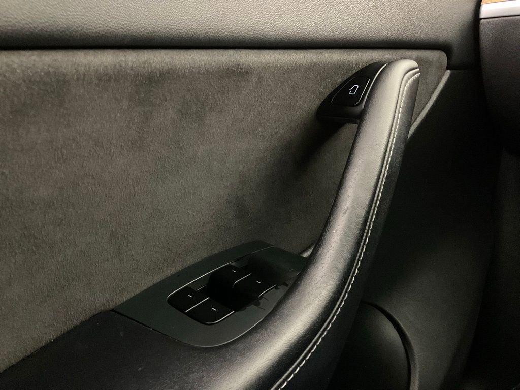 Used 2021 Tesla Model Y Long Range image 21