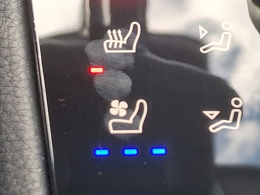 Used 2025 Porsche Macan image 24