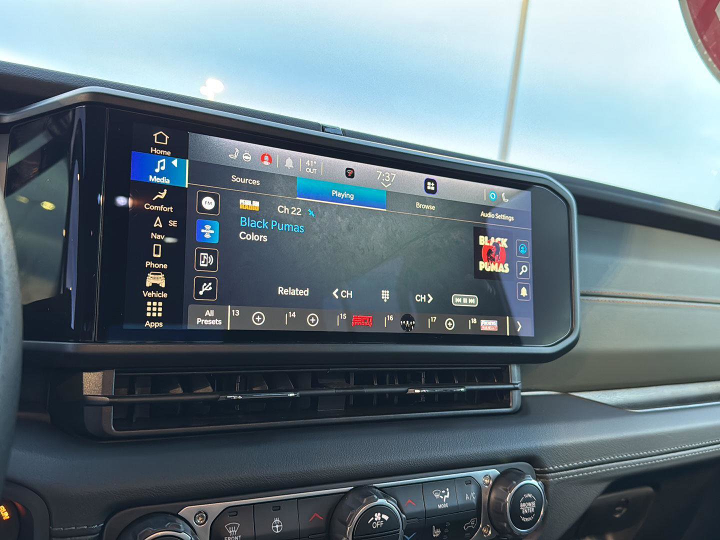 Used 2024 Jeep Gladiator Mojave w/ Technology Group image 21