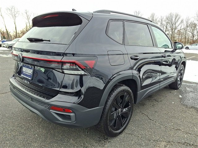 New 2026 Volkswagen Taos SE image 4