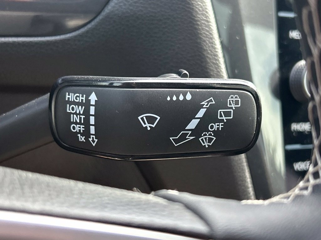 Certified 2023 Volkswagen Tiguan SE R-Line FWD image 30