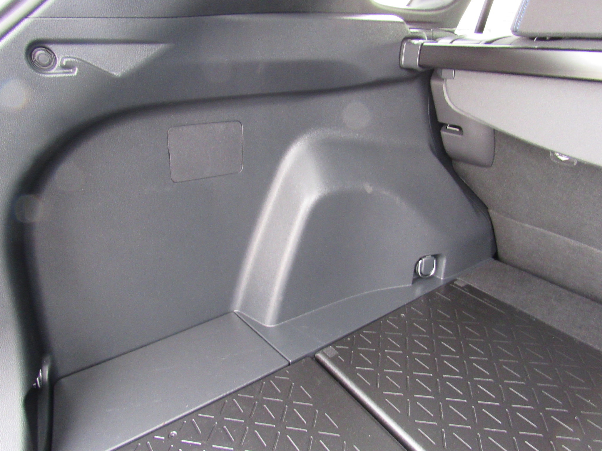 Used 2024 Toyota RAV4 SE image 37