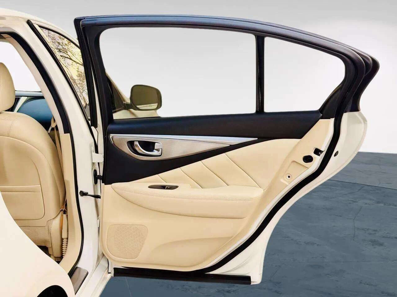 Used 2016 INFINITI Q50 3.0t Premium w/ 3.0T Premium Plus Package image 21