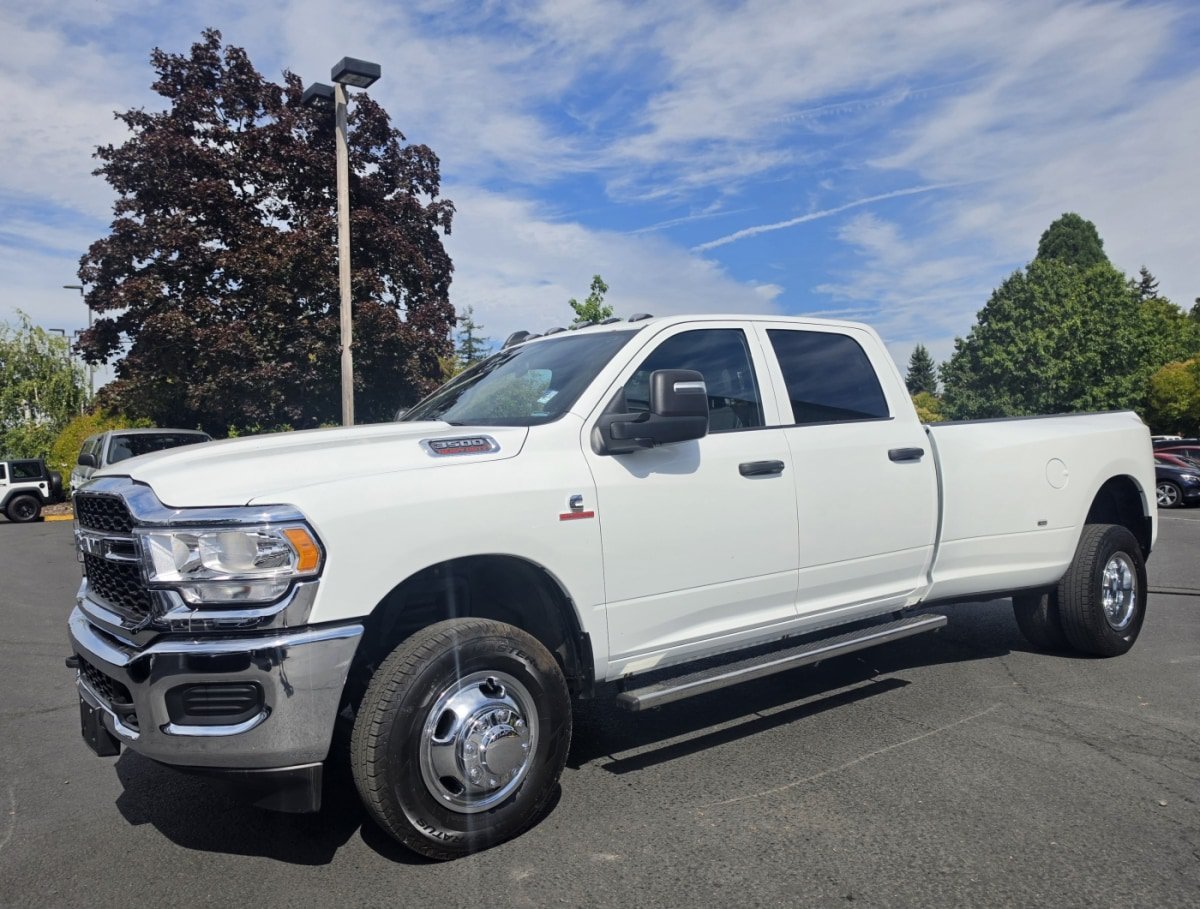 Used 2024 RAM 3500 Tradesman w/ Chrome Appearance Group AWD/4WD image 4