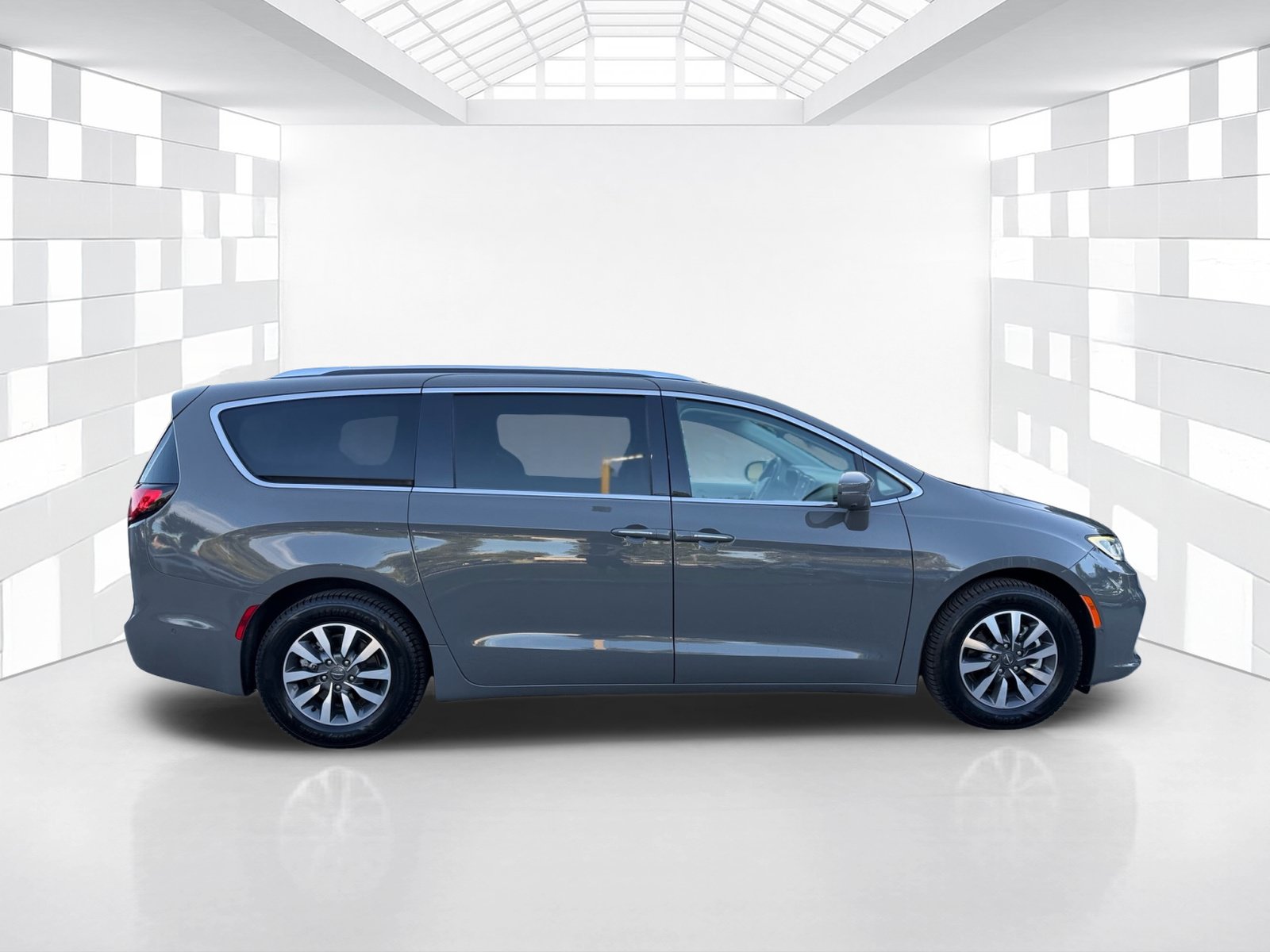 Used 2021 Chrysler Pacifica Touring-L FWD image 8