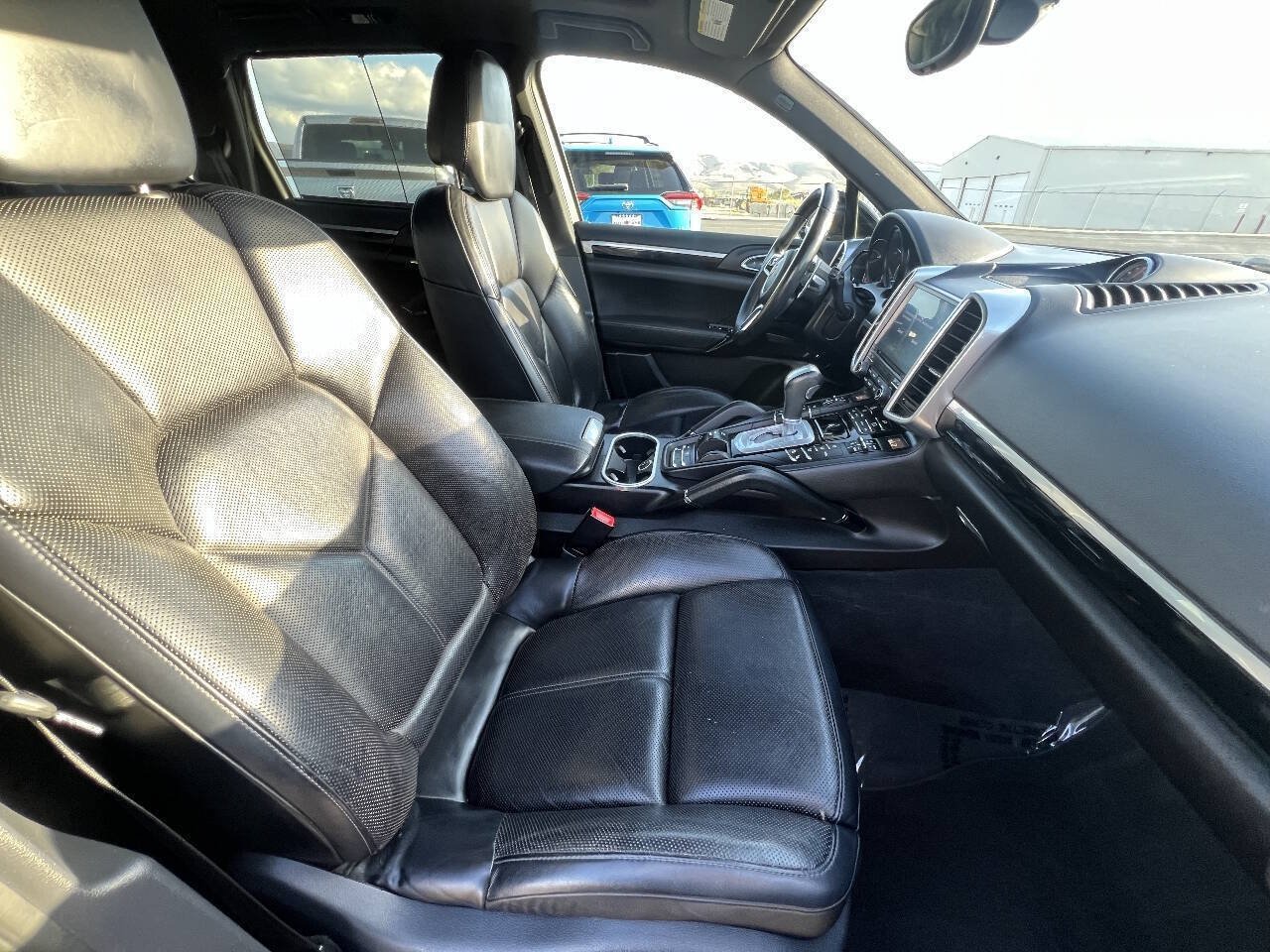 Used 2017 Porsche Cayenne S AWD/4WD image 7