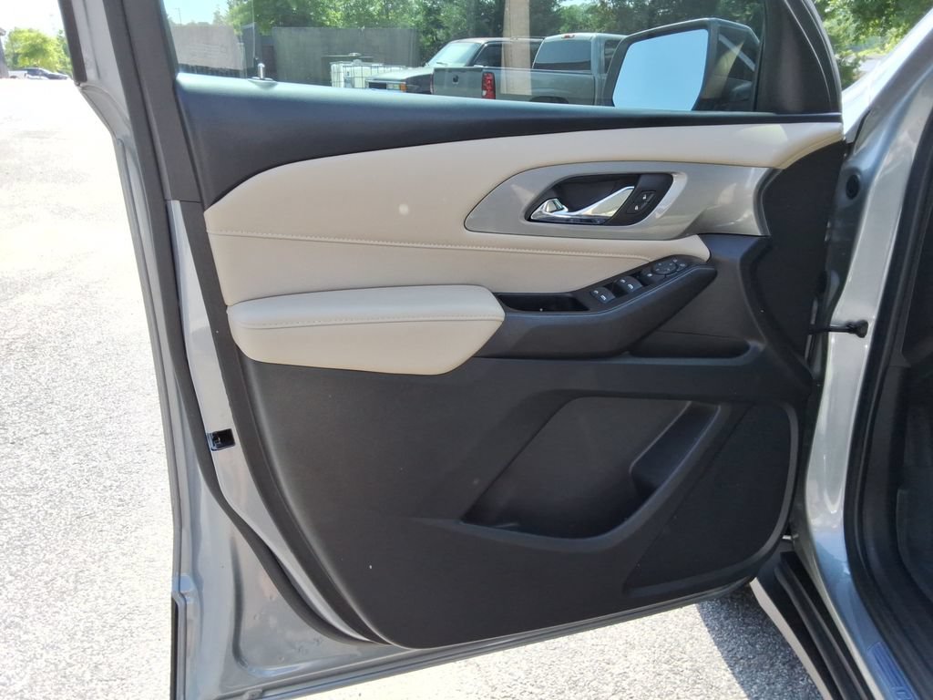 Certified 2023 Chevrolet Traverse LS FWD image 21