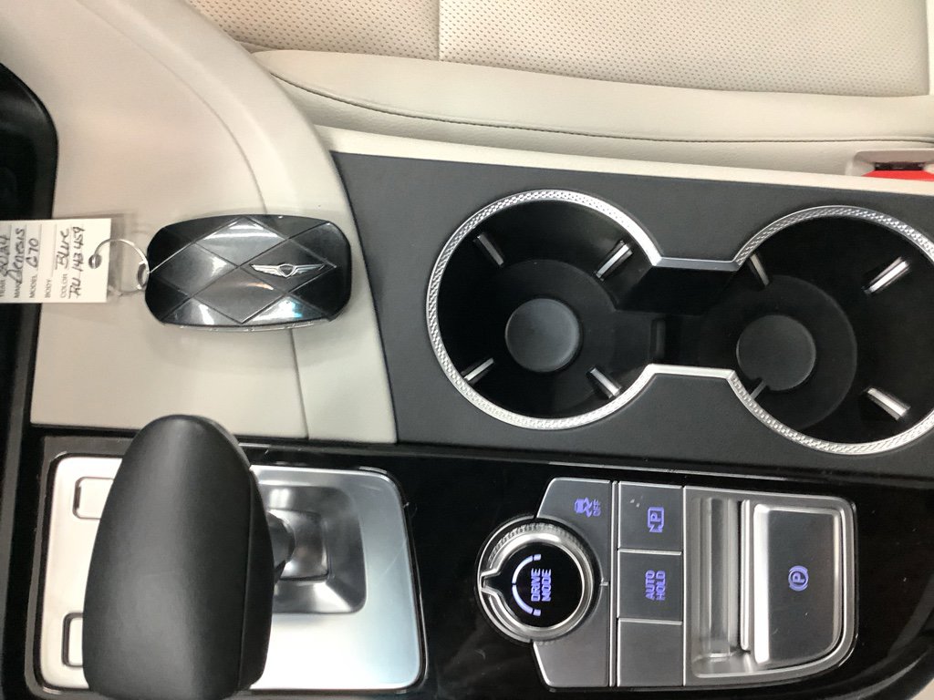 Used 2024 Genesis G70 2.5T image 23