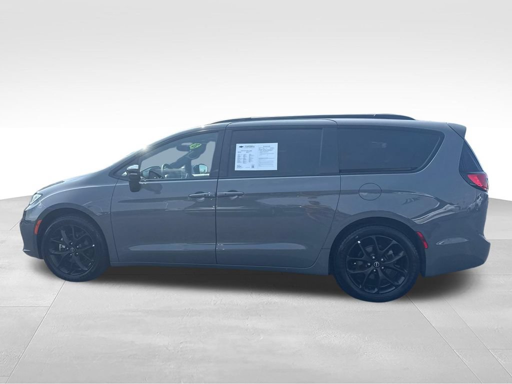 Used 2025 Chrysler Pacifica Limited FWD image 2