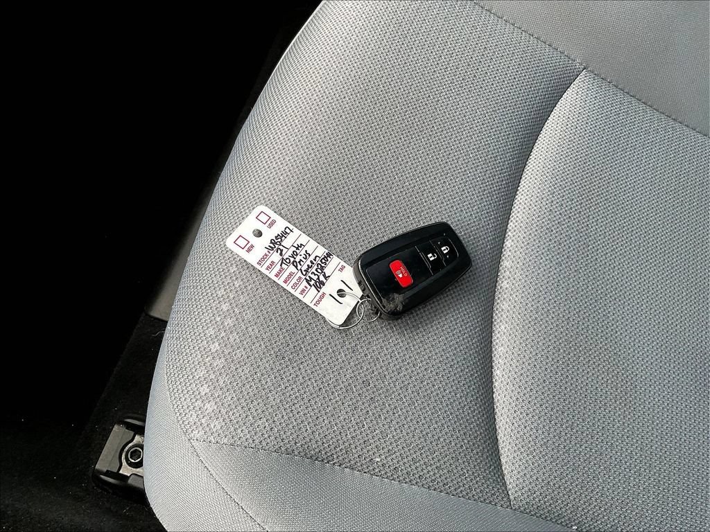 Used 2021 Toyota Prius LE AWD/4WD image 35