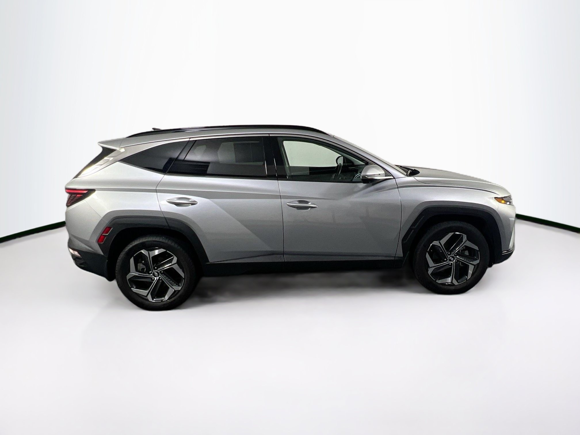 Used 2023 Hyundai Tucson Limited w/ Cargo Package AWD/4WD image 4