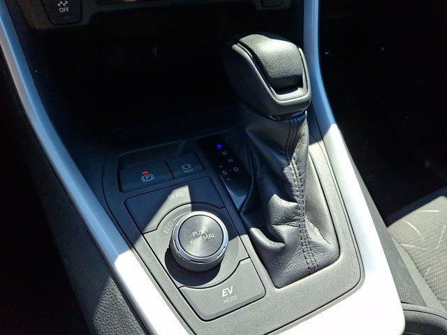 Used 2021 Toyota RAV4 XLE w/ Convenience Package image 19