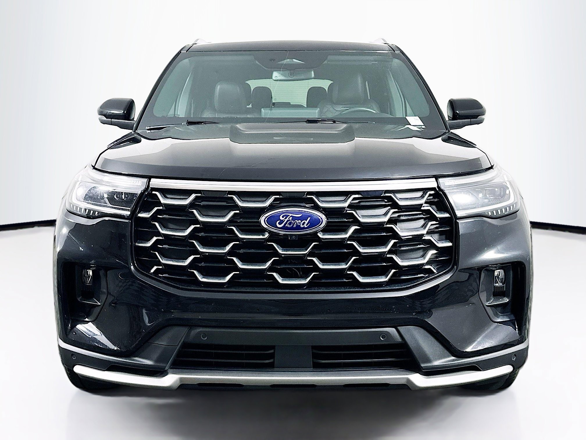 Used 2025 Ford Explorer Platinum w/ LUX Leather Package AWD/4WD image 2