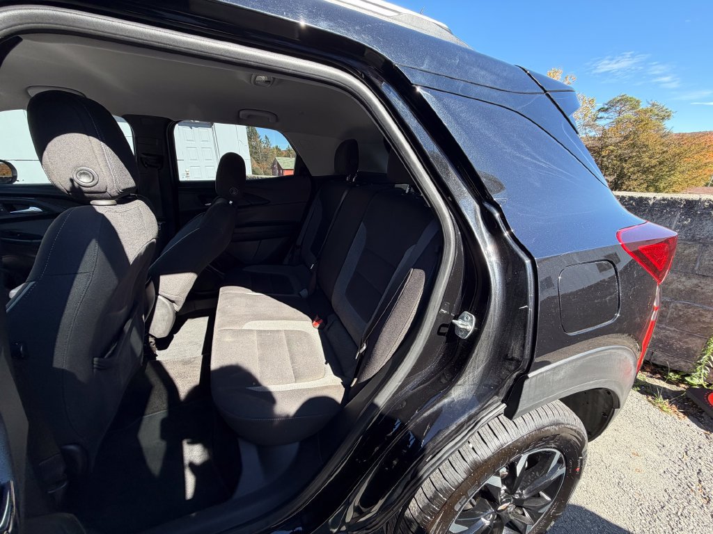 Used 2023 Chevrolet TrailBlazer LT AWD/4WD image 11