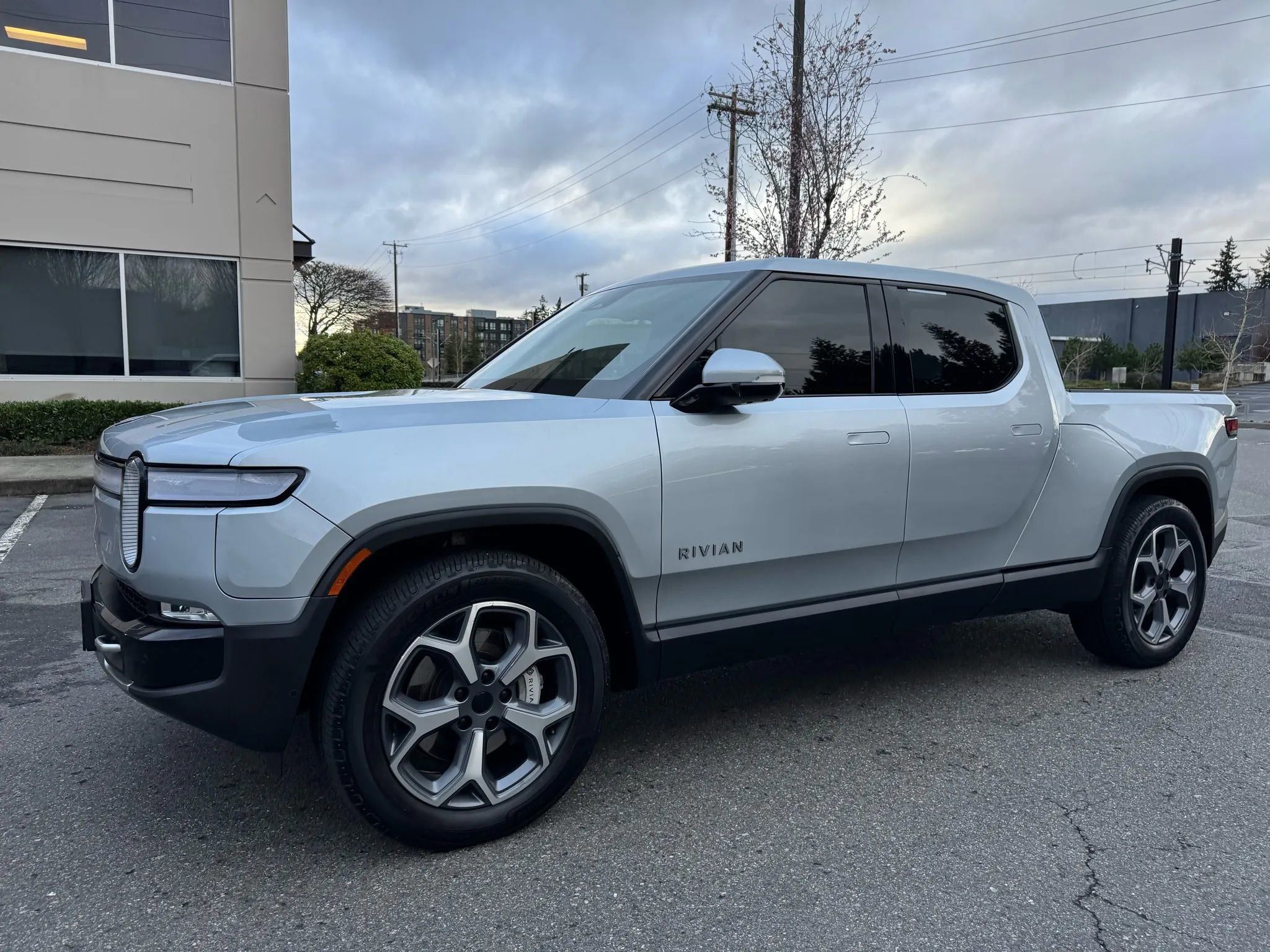 Used 2024 Rivian R1T Adventure image 5
