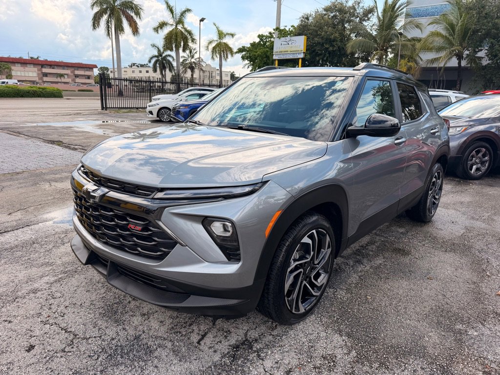 Used 2025 Chevrolet TrailBlazer RS w/ Convenience Package FWD image 3