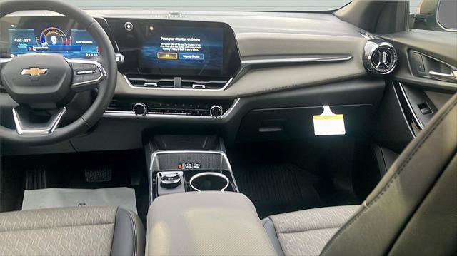 New 2026 Chevrolet Equinox LT w/ Convenience Package II AWD/4WD image 16