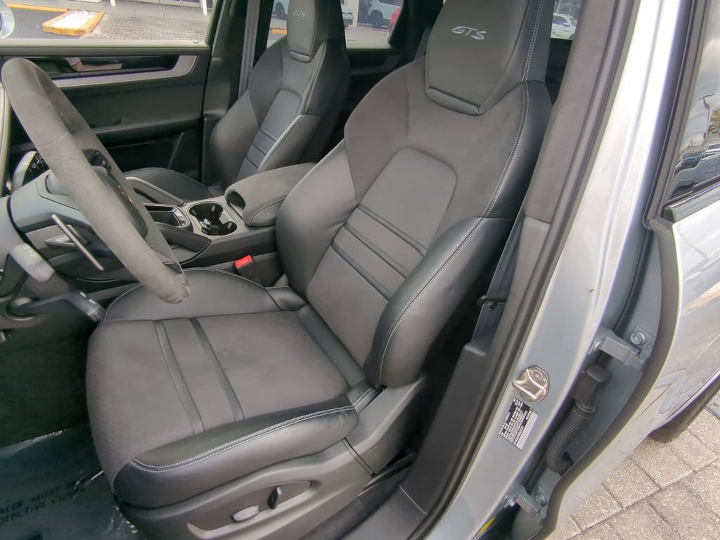 Used 2025 Porsche Cayenne GTS AWD/4WD image 20