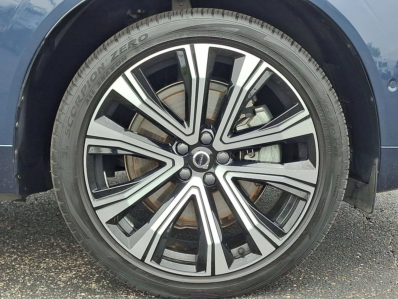 Used 2023 Volvo XC60 B6 Ultimate w/ Protection Package Premier AWD/4WD image 27