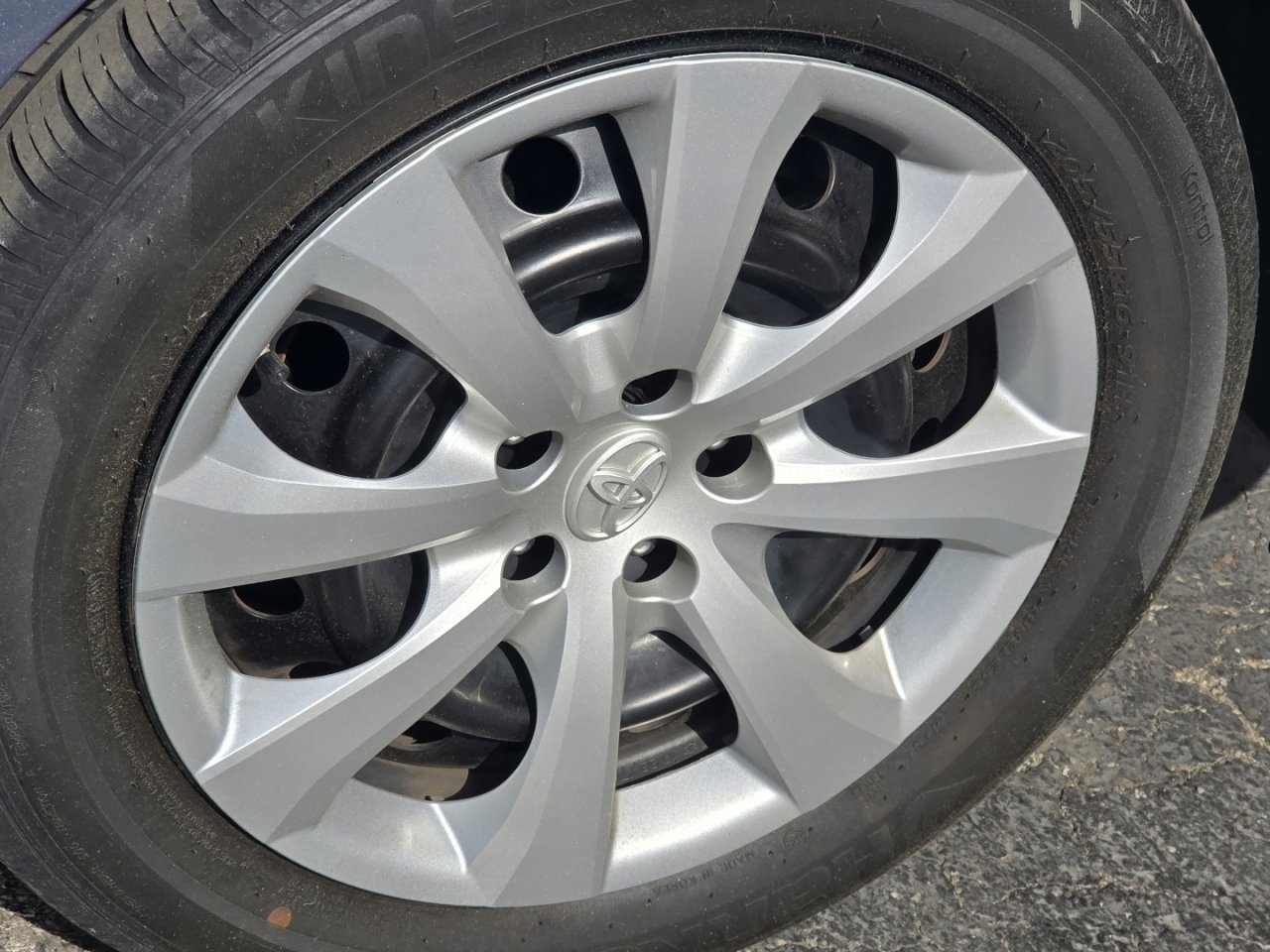 Used 2022 Toyota Corolla LE FWD image 22
