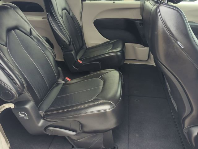 Used 2024 Chrysler Pacifica Touring-L FWD image 24