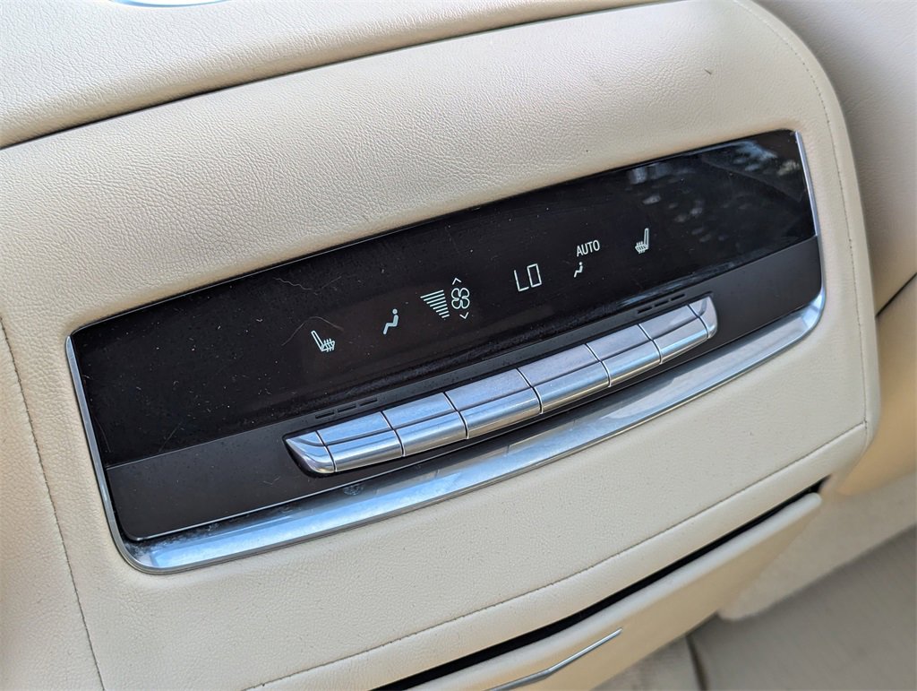 Used 2022 Cadillac Escalade Premium Luxury image 27