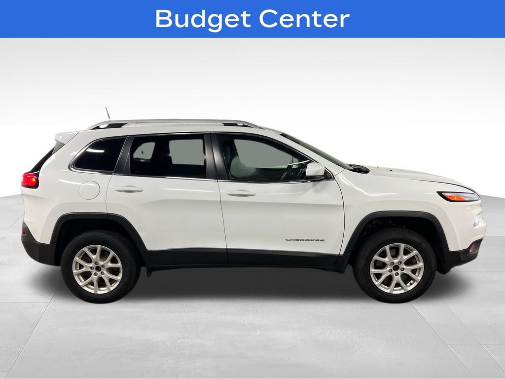 Used 2017 Jeep Cherokee Latitude w/ Safety/Convenience Group AWD/4WD image 2