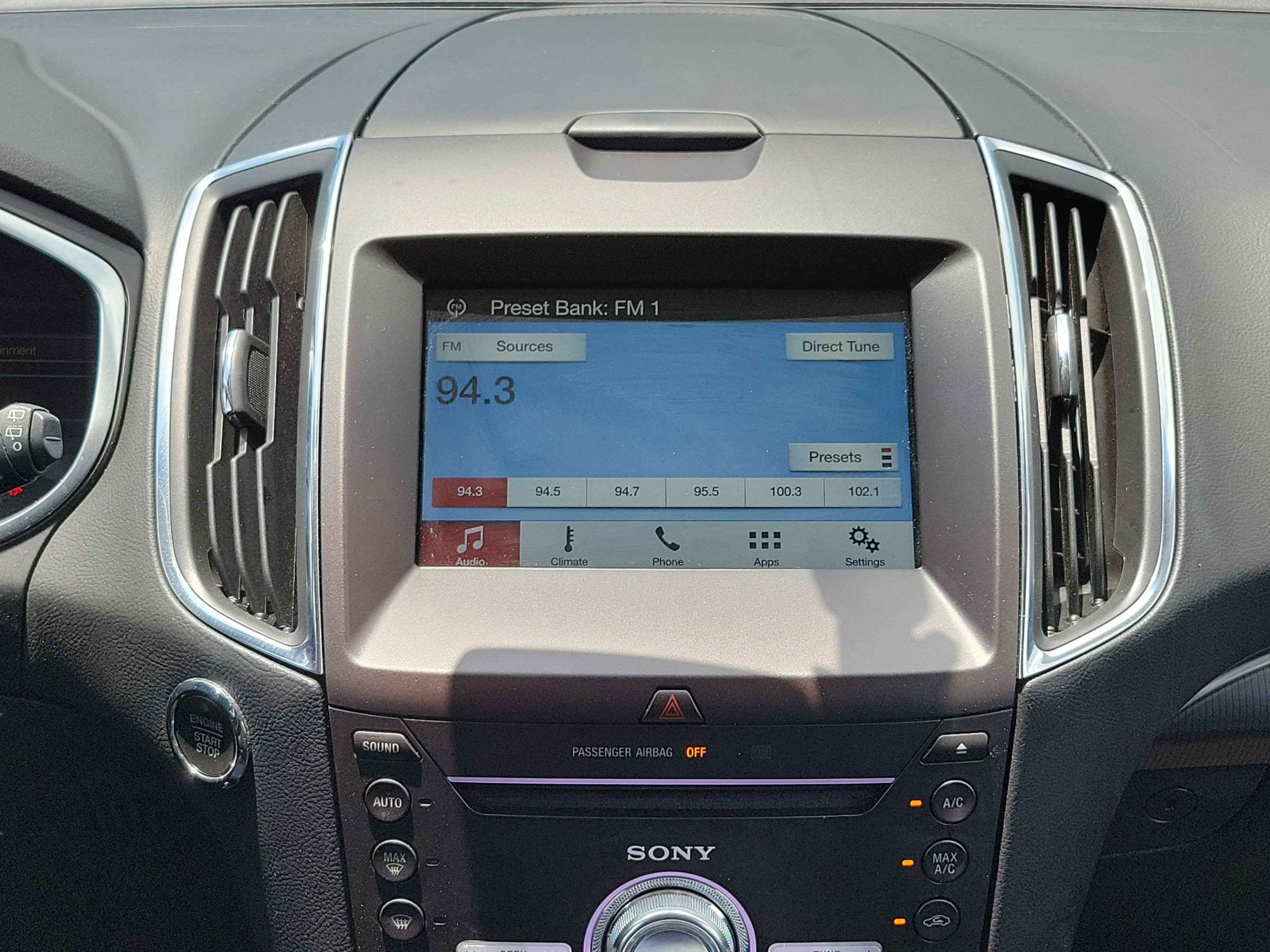 Used 2018 Ford Edge Titanium FWD image 14