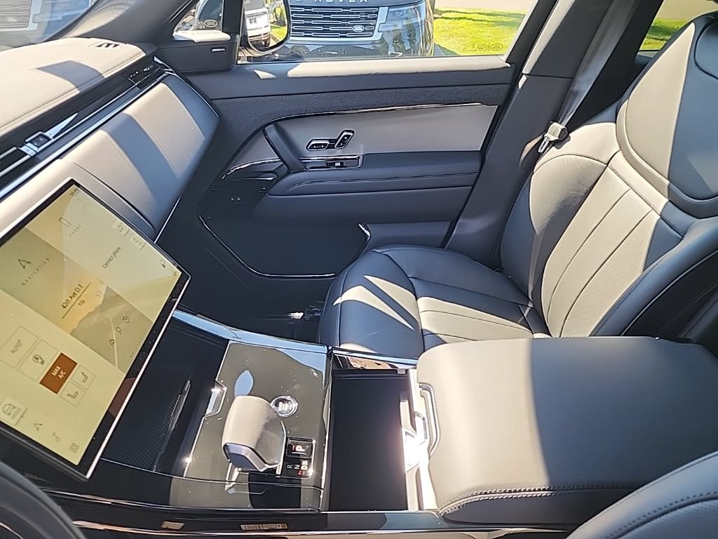 New 2026 Land Rover Range Rover Sport Dynamic SE AWD/4WD image 12