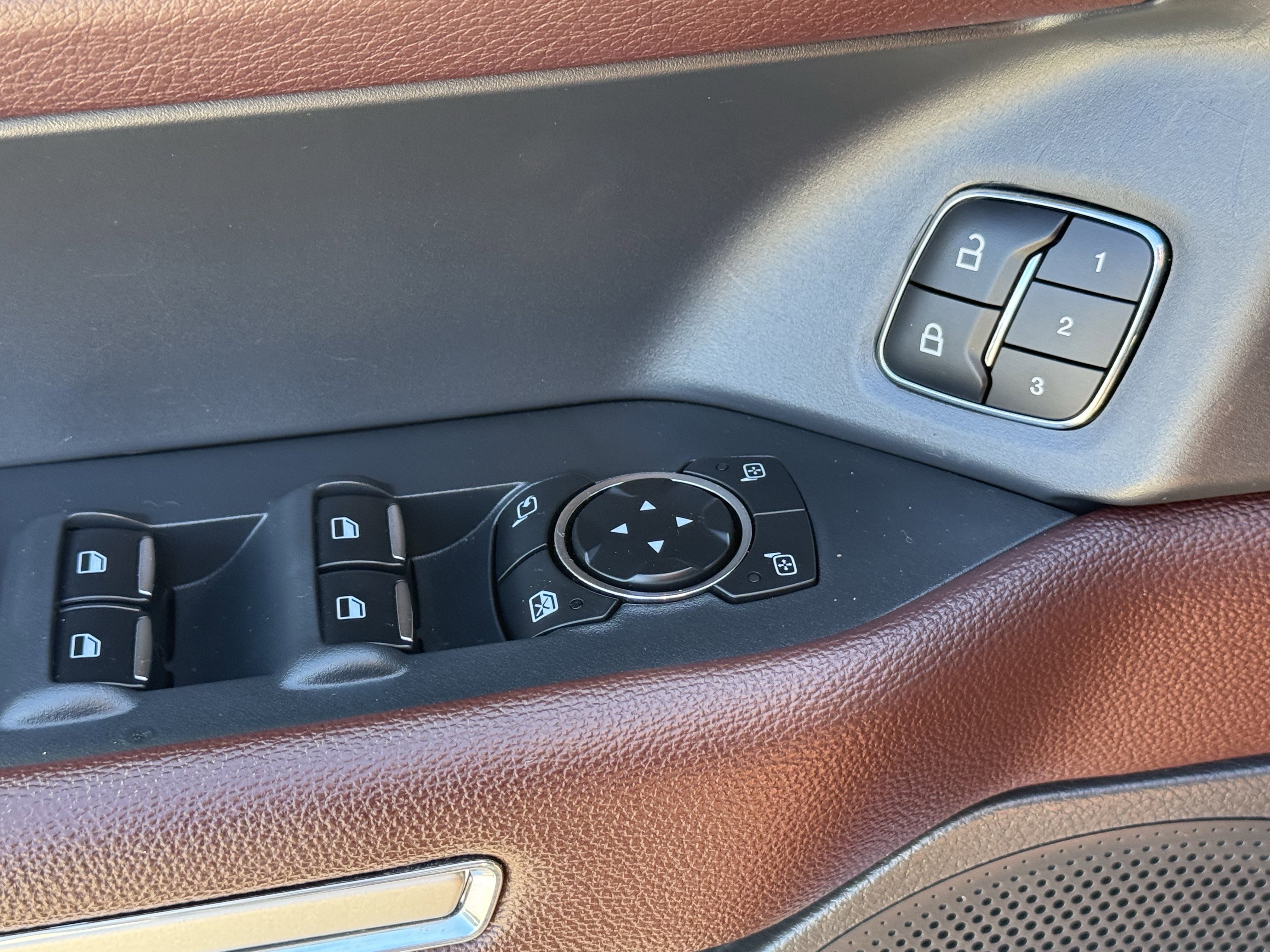 Used 2024 Ford Expedition Limited image 27