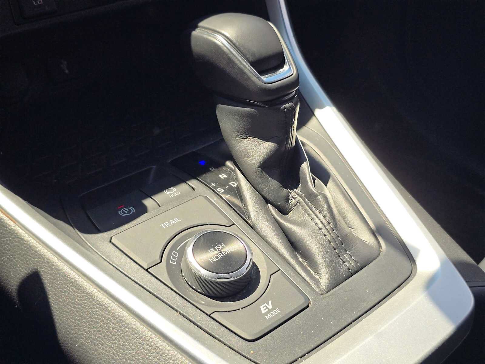 Used 2022 Toyota RAV4 XLE Premium AWD/4WD image 28