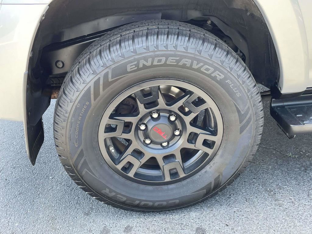 Used 2020 Toyota 4Runner SR5 Premium w/ Moonroof Package AWD/4WD image 9