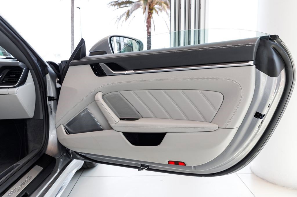 Used 2021 Porsche 911 Turbo image 28
