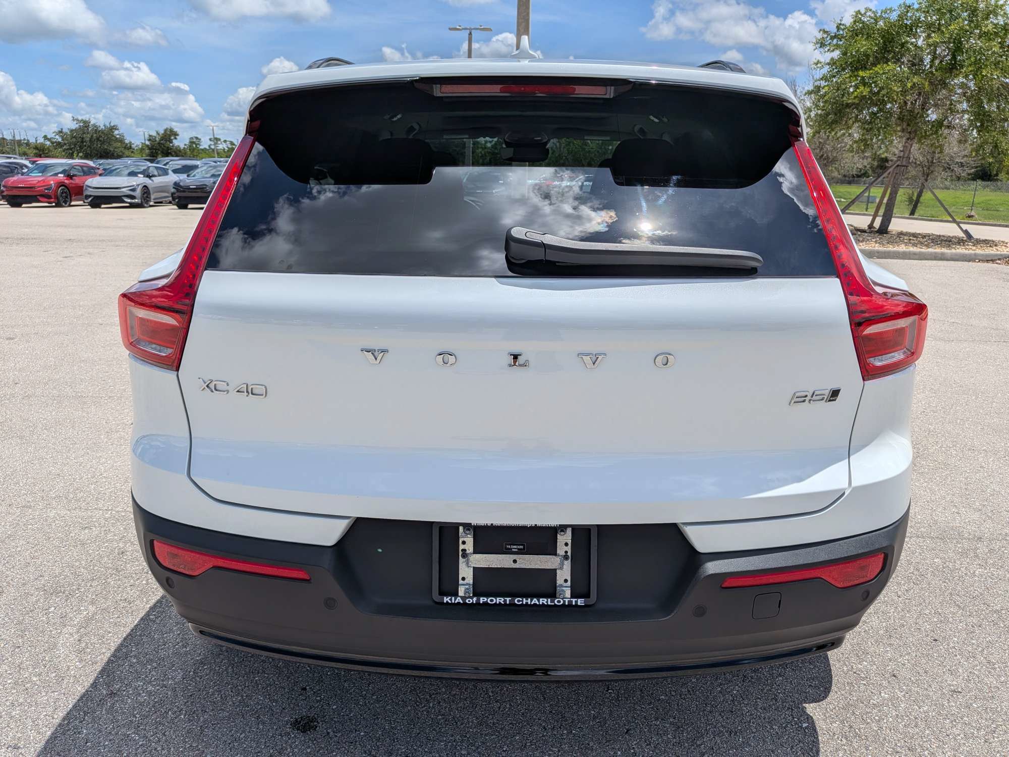 Used 2024 Volvo XC40 B5 Ultimate w/ Protection Package Premier AWD/4WD image 6