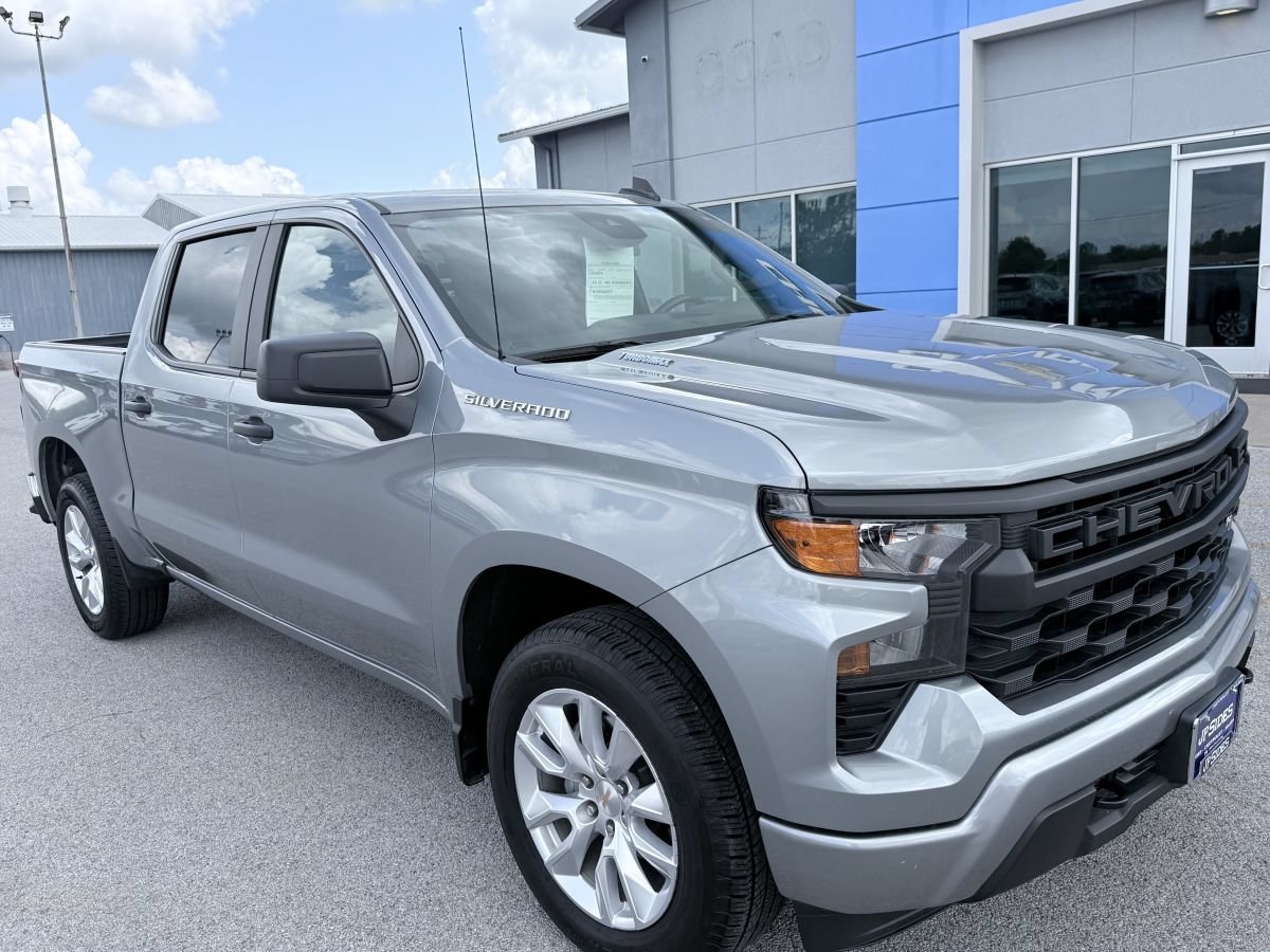 Used 2025 Chevrolet Silverado 1500 Custom RWD image 2