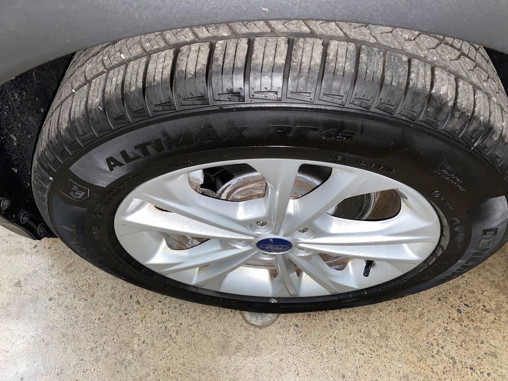 Used 2017 Ford Escape SE AWD/4WD image 16