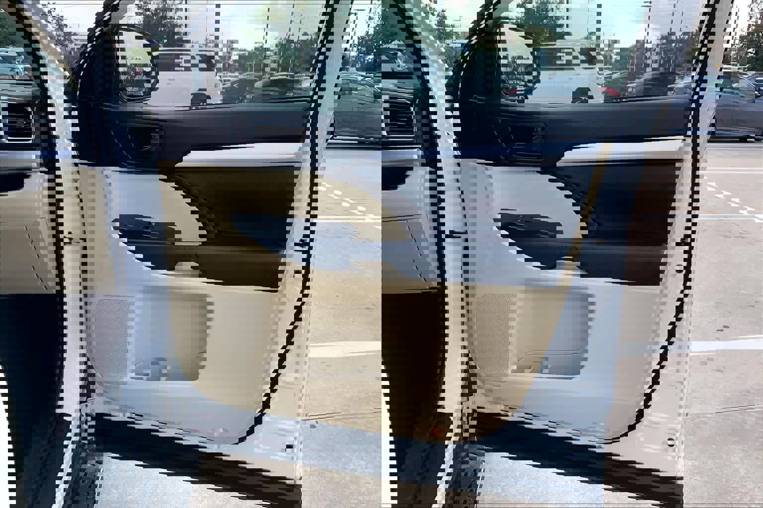 Used 2015 Toyota Highlander LE image 21