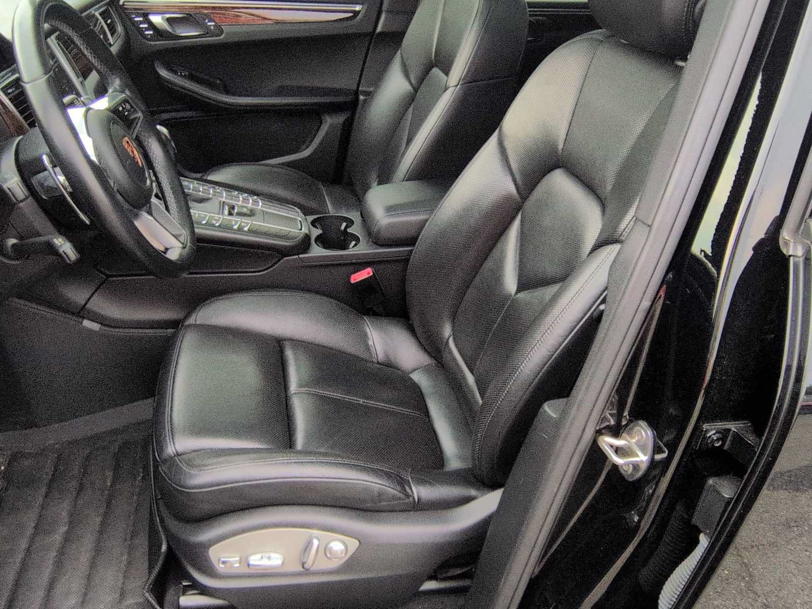 Used 2018 Porsche Macan AWD/4WD image 16